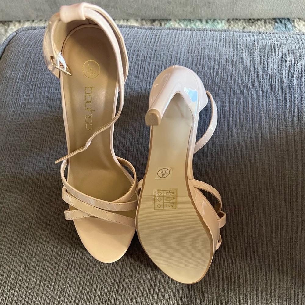 Boo Hoo platform heels